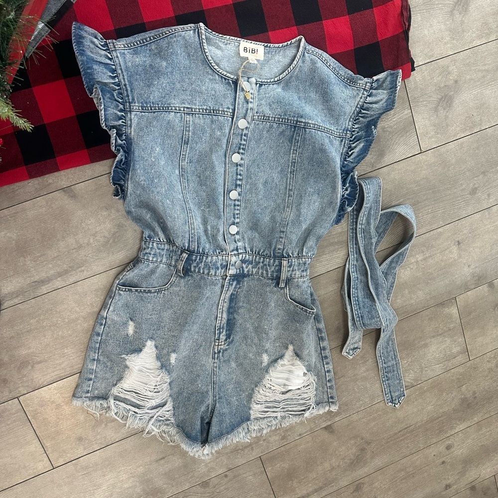 New BiBi Ruffled Distressed Denim Romper Ruffle Sleeve Romper Size Small - Picture 11 of 16